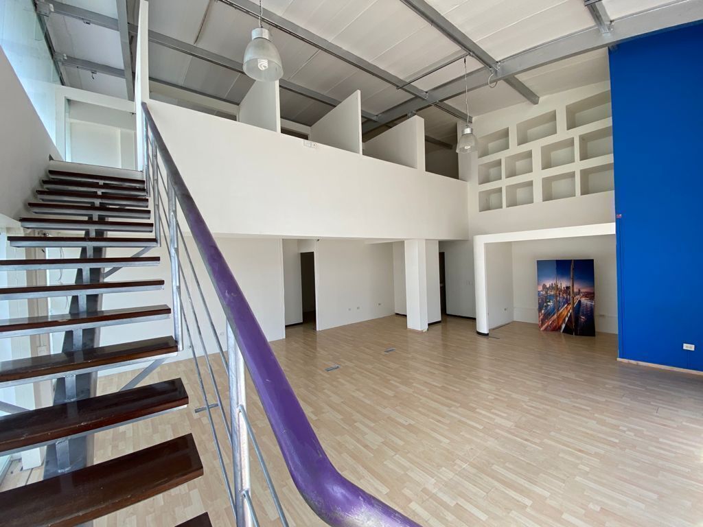Local comercial con mezzanine